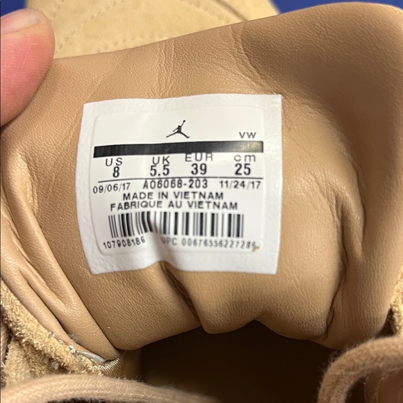 Jordan Kids Beige Sneakers - Picture 2 of 6